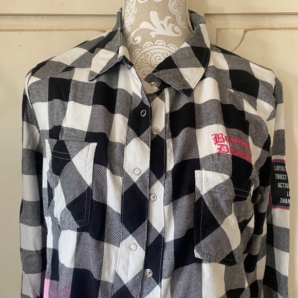 COPY - Beautiful Disaster black/white/pink flannel - Picture 3 of 5